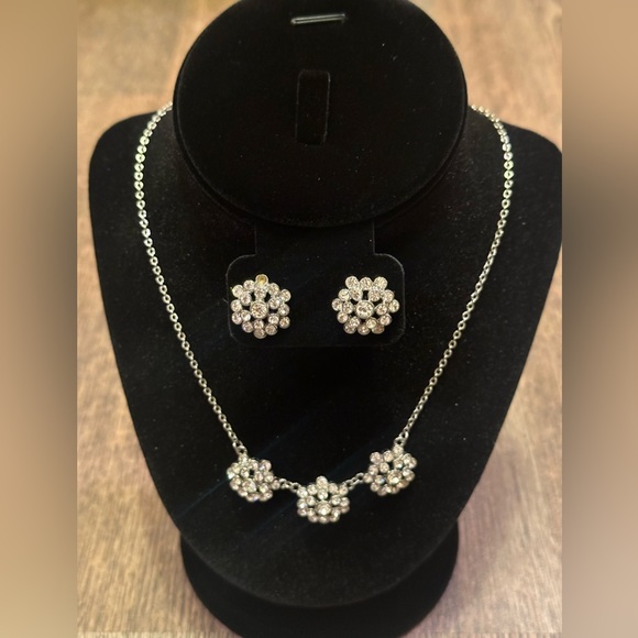 Very pretty and stylish matching Rhinestone Necklace and earrings - Picture 2 of 7